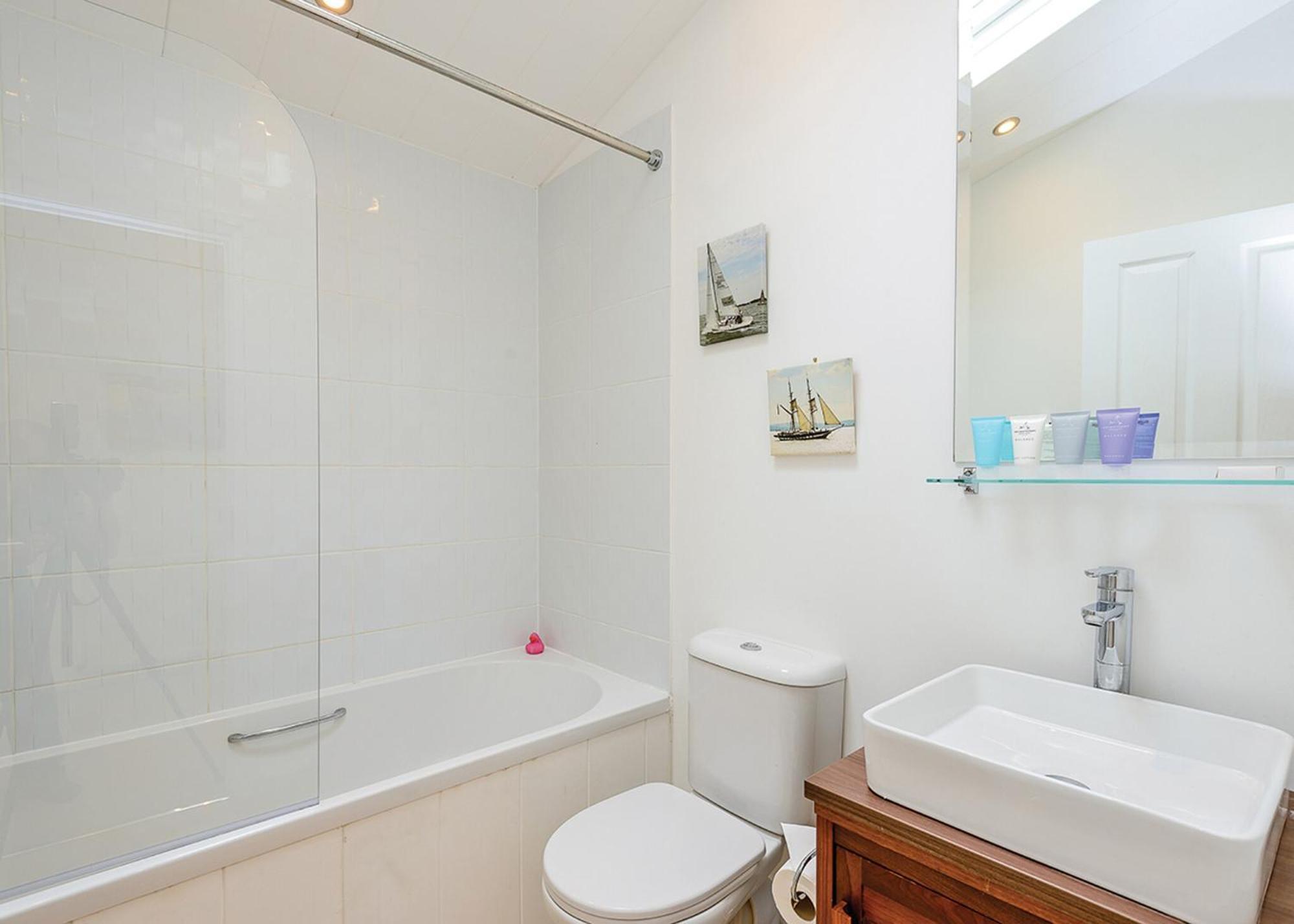Hotel Woodside Coastal Retreat Fishbourne  Zimmer foto